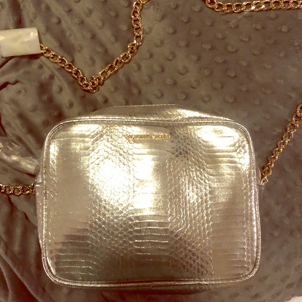 Cosmetic bag